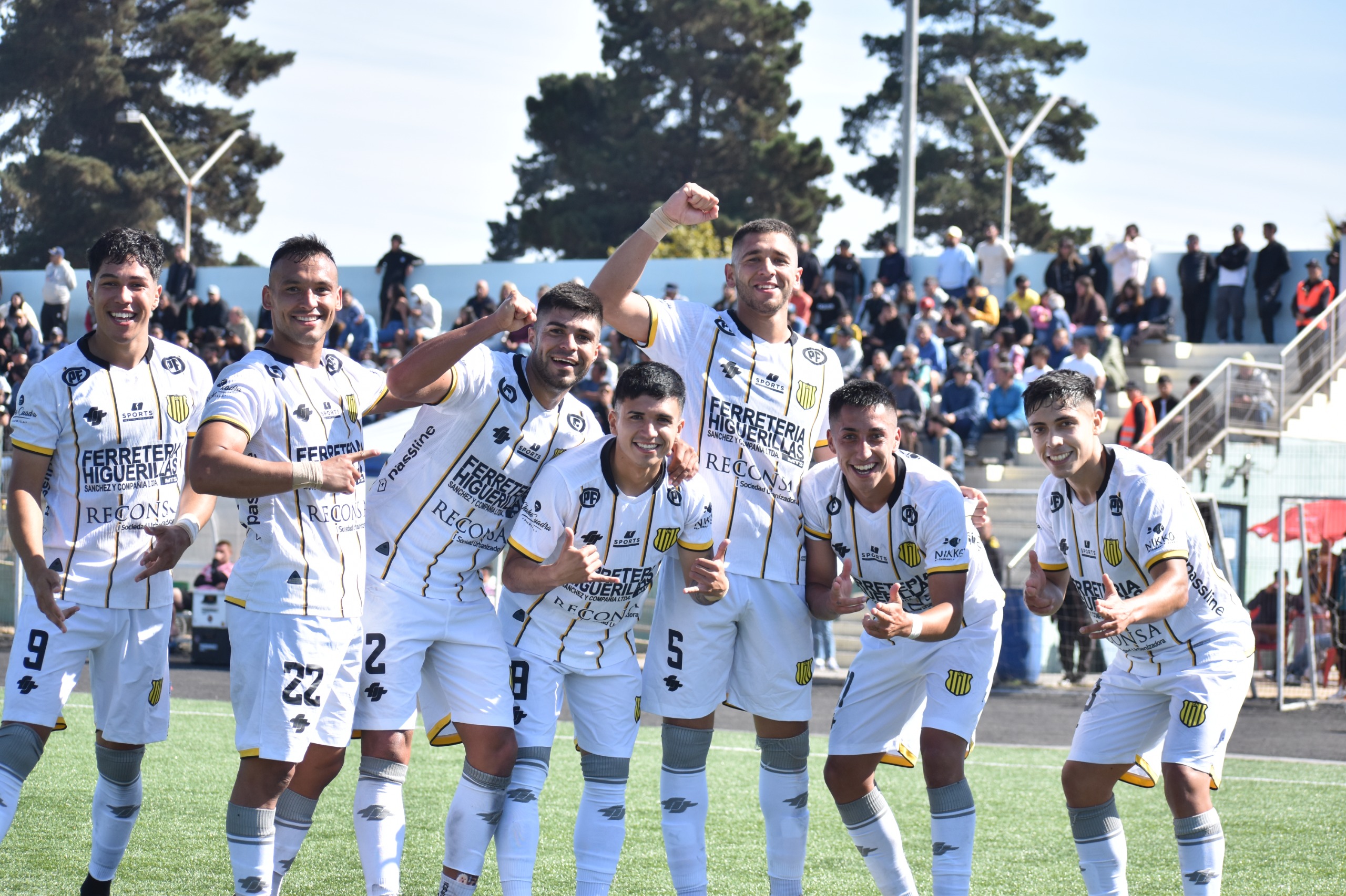 Goleada de Concón National ante Santiago City