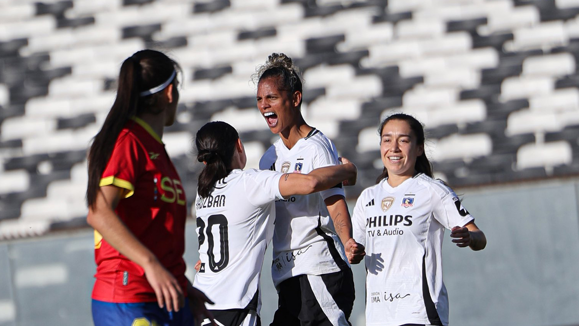 Colo Colo sigue firme en el liderato con su triunfo en Macul