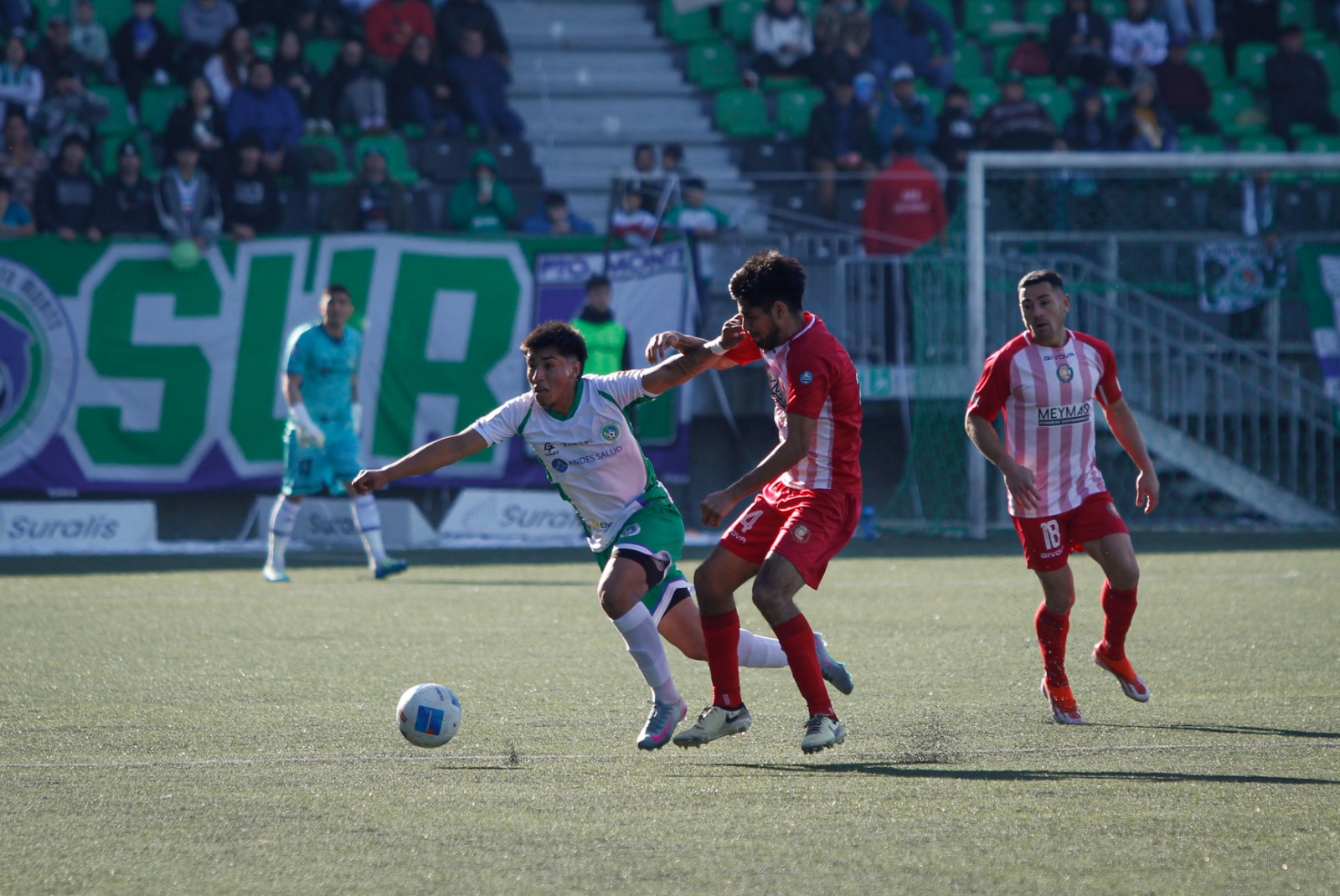 Puerto Montt se mantiene en la cima tras empate frente a Linares