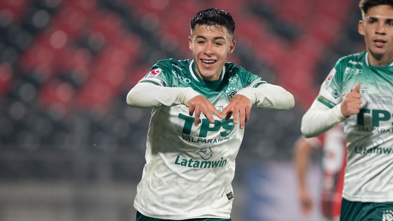Wanderers alcanza a Cobreloa en la cima